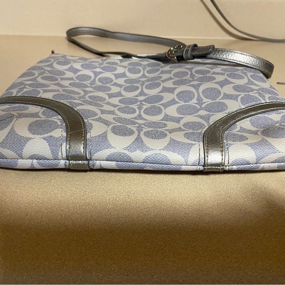 Coach purse - Picture 5 of 10